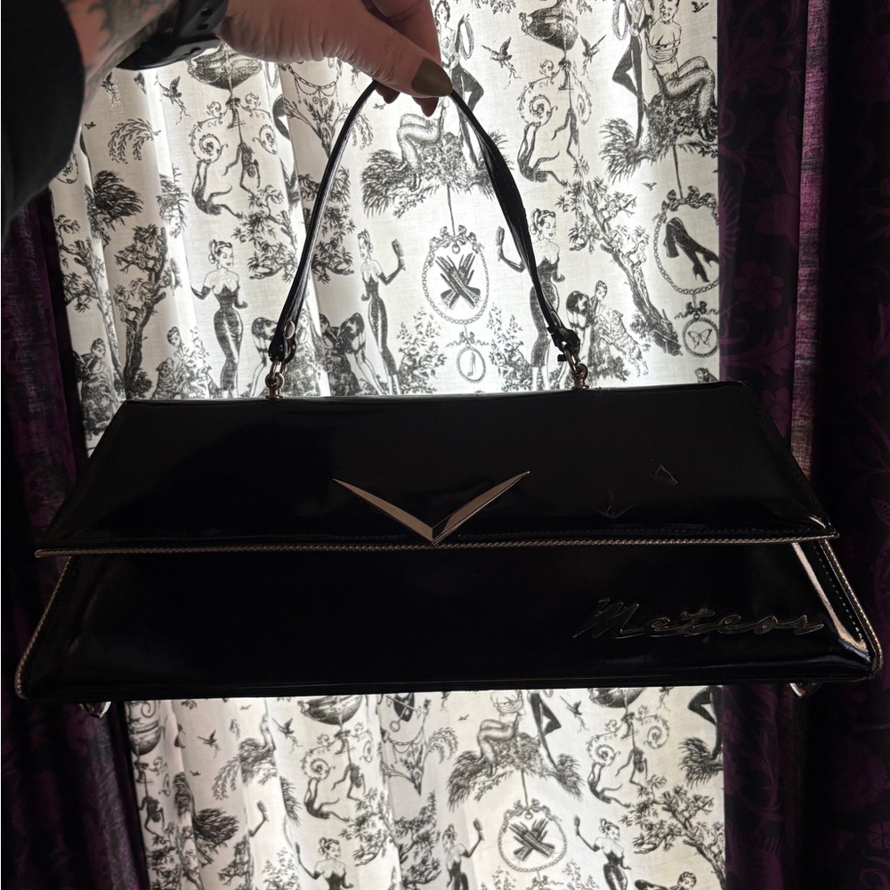 Revamp Pinup Girl Handbag black patent leather and leopard lining Meteor